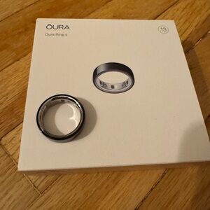 Oura Ring (Gen 4) Black with Silver Inner Band